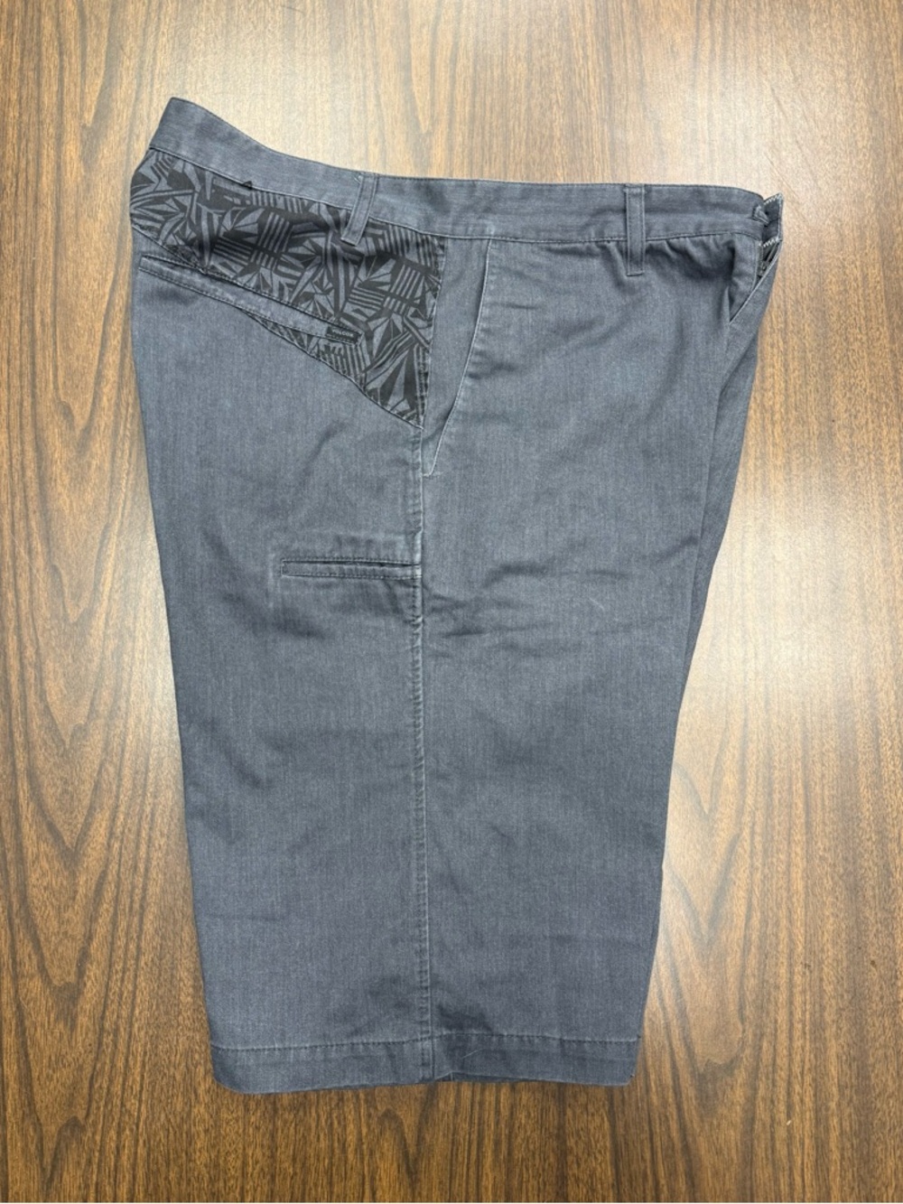 Volcom Men's Charcoal Flat-Front Chinos Shorts Size 34 - Picture 16 of 16